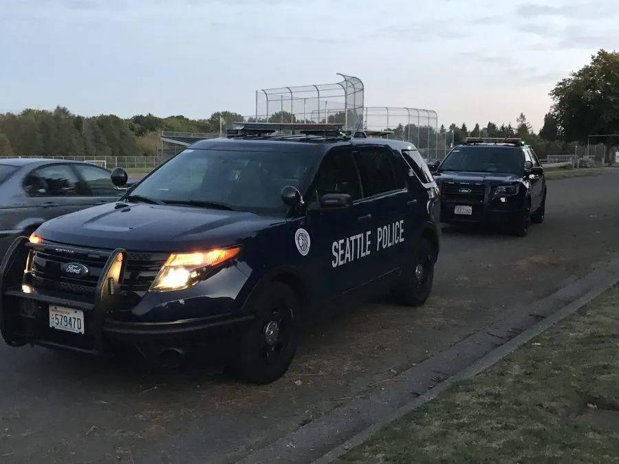 西雅图市议员率众占领市政厅迫市长辞职!警察被禁止进入校园