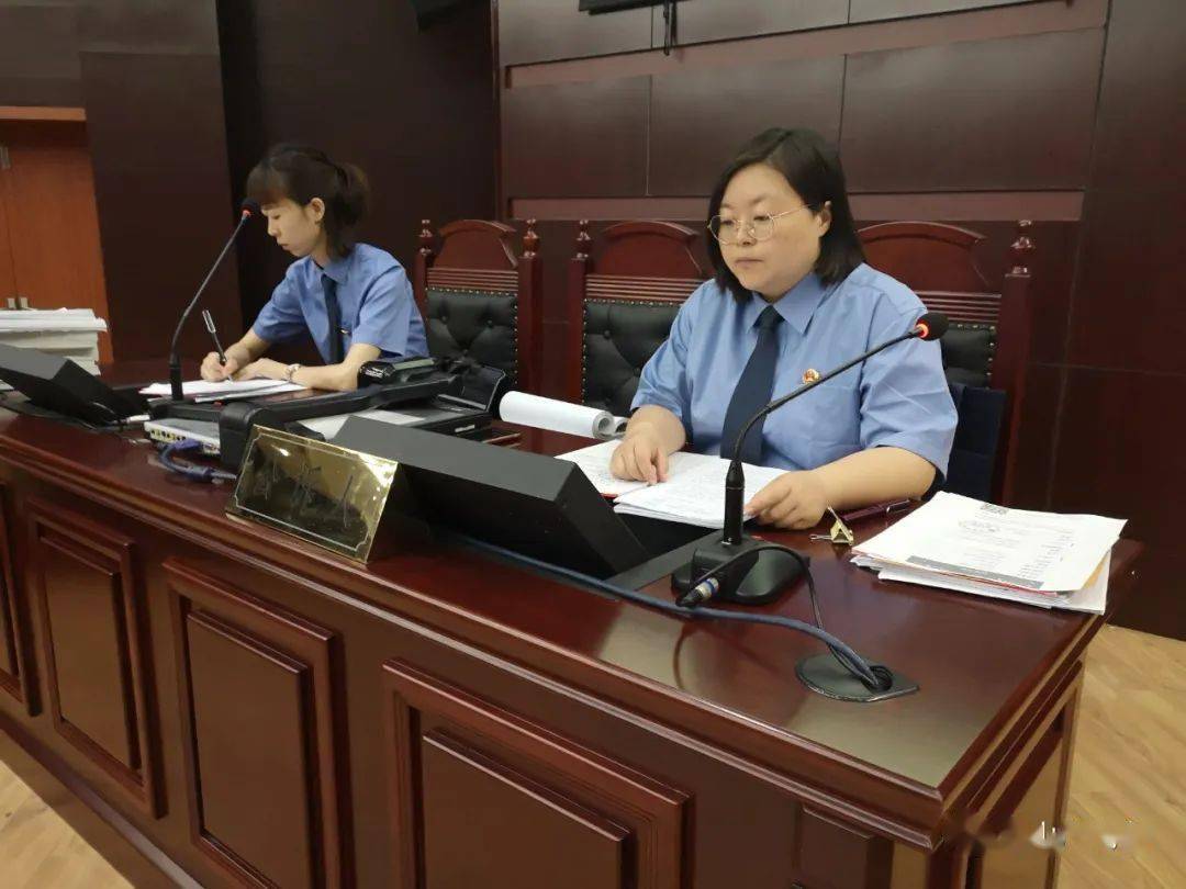 曾超在担任宿州市政府办公室副主任,主任,市政府副秘书长和灵璧县县委