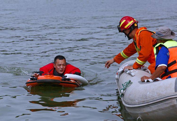 突降暴雨,被困孤岛怎么办?东城防汛演练亮本领|组图