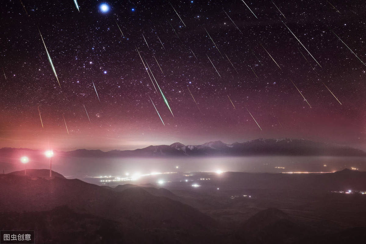 英国夜空巨大流星图片