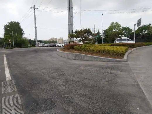 导流岛改造升级 细节处显便民情怀