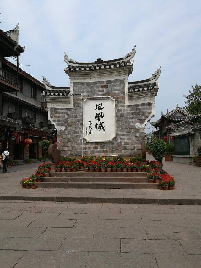 凤凰古城一卷悠远的古画