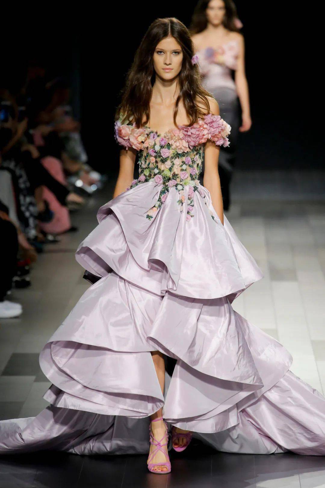 marchesa花朵元素服装之黑色的