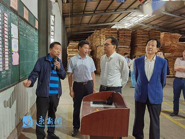 副市长曹秀明调研木材加工和家具制造企业座谈会前,曹秀明先后调研了