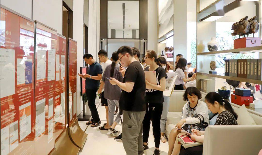 这个楼盘验资70-100万看房!