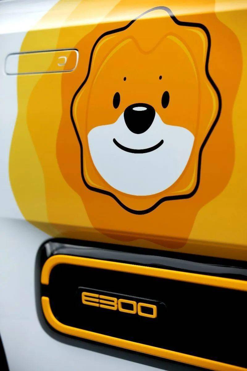 新宝骏e300推出苏宁小biu定制款智能都市机器