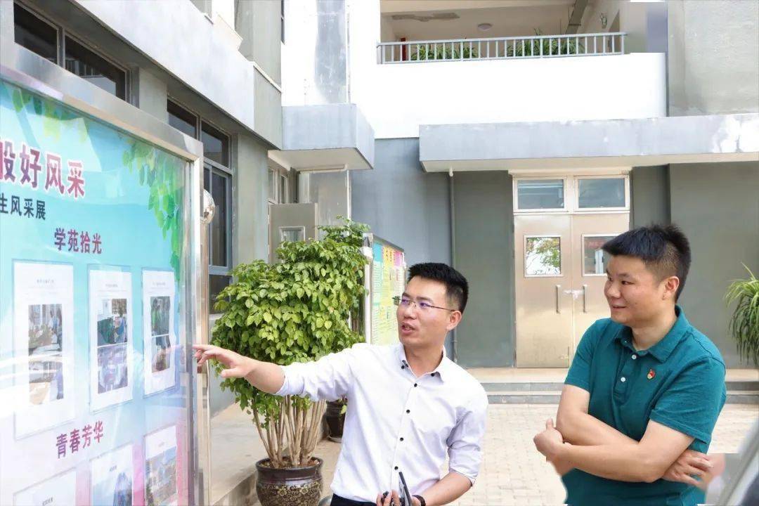 在呈贡一中李文娟校长,杨少宁书记和校团委负责人的陪同下,调研组参观