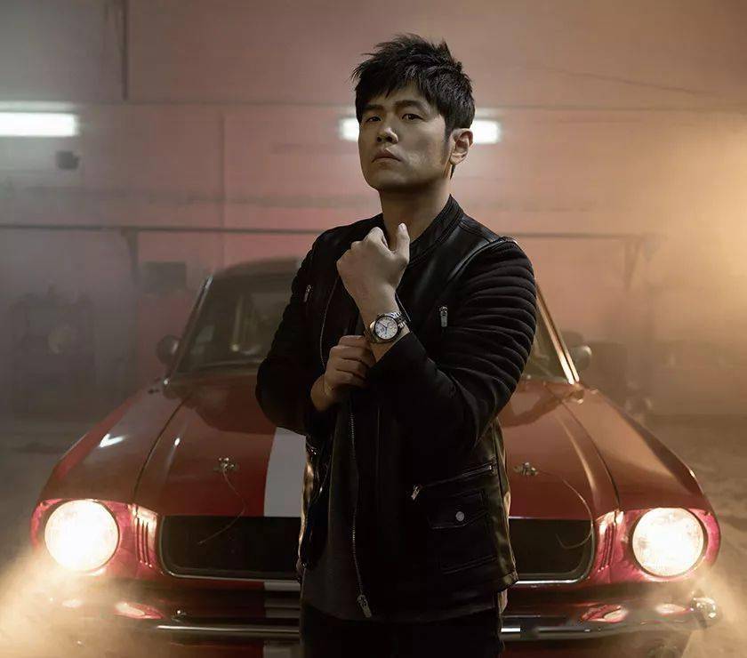 听着周杰伦的新歌别忘了那首吸引几十万人争着学车的老歌