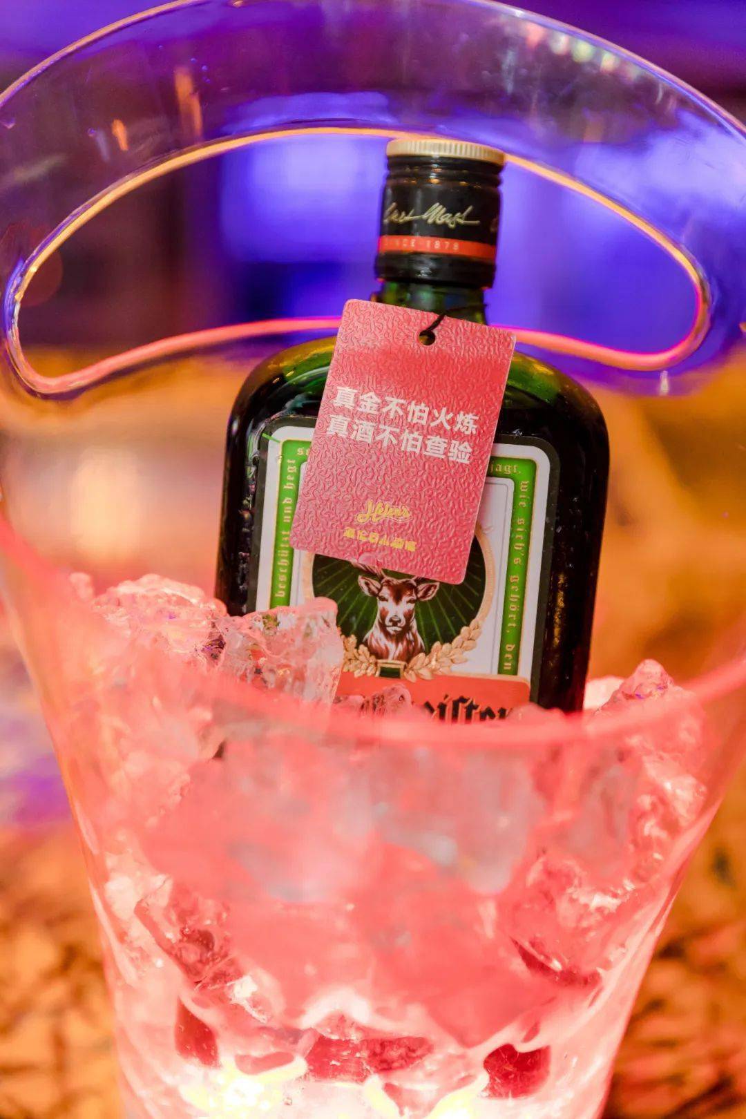 helens小酒馆壕气请你喝酒,全场酒水买一送一!