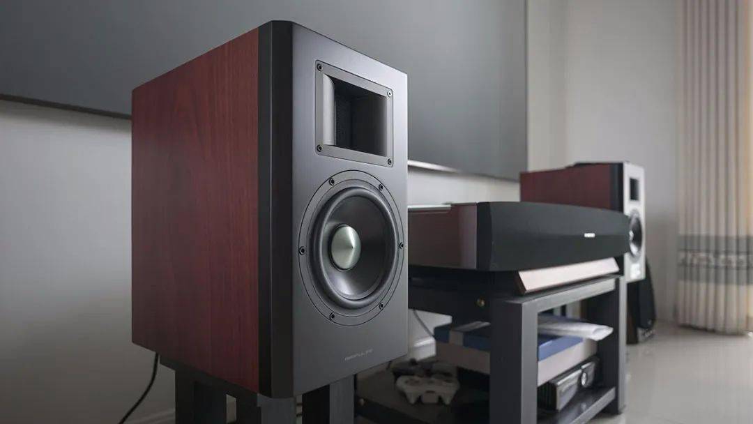 说实话,我当时是冲着传说中的airpulse a800号角扬声器去的漫步者展台