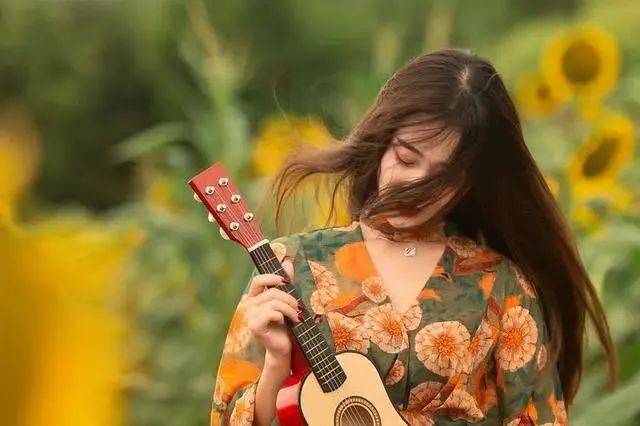 甜美女孩,一颦一笑,惊艳了岁月