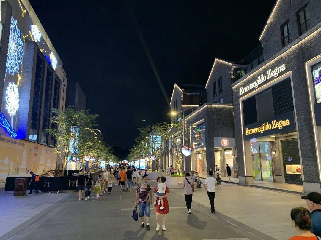 关于东坡路,富于想象力的老底子杭州人还编织了一个美丽的故事,今天