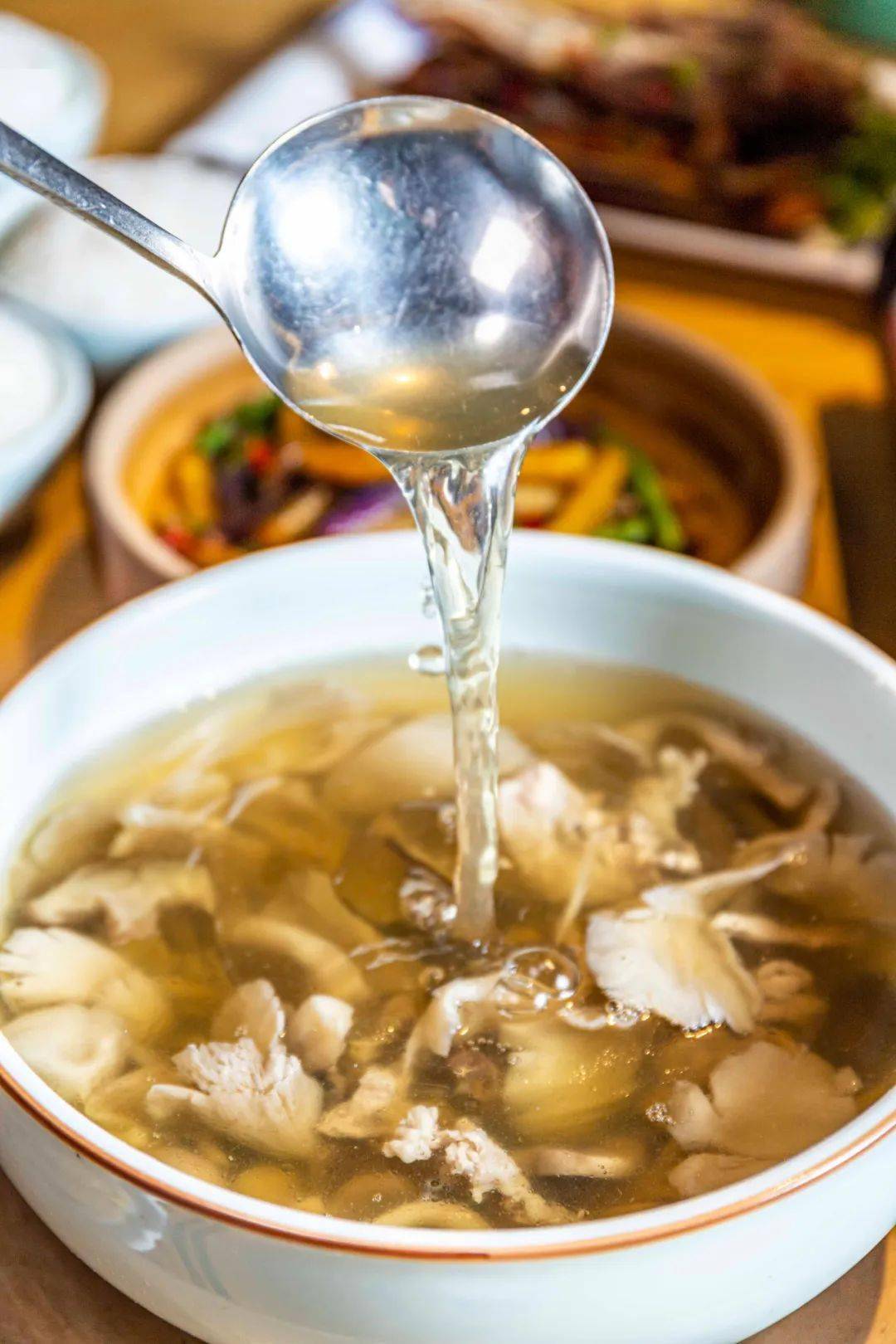 店员是仙女,点菜用竹签,还把店开在了厦门的桃花源里!