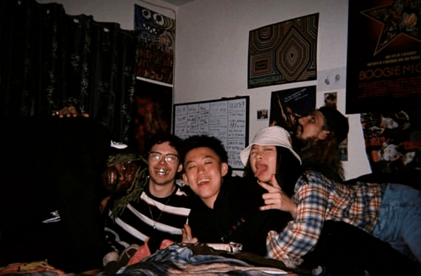 ig账户为vannteyy的女孩在她的限时动态里发布了她和rich brian的合照