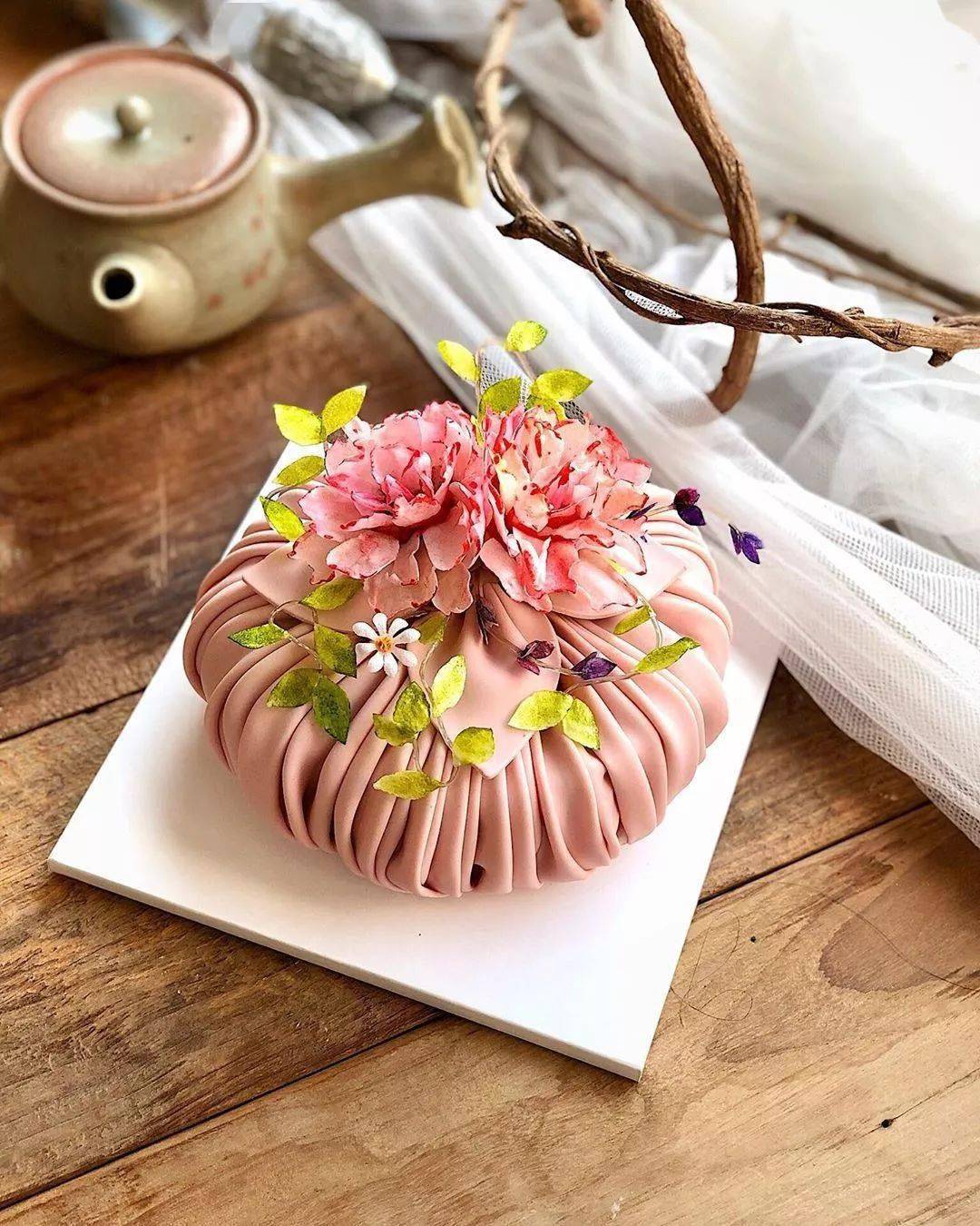 韩国小姐姐晒神秘蛋糕,引百万粉丝每天催更:太美了,每一张都让我流