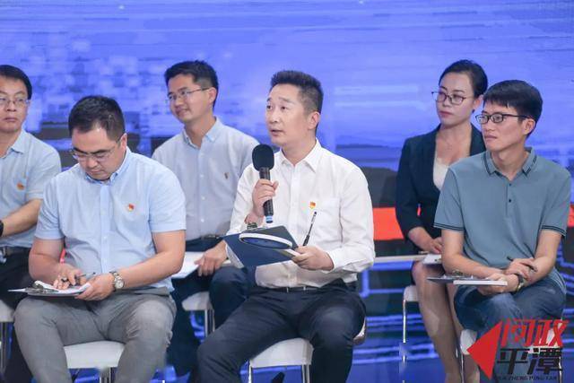 问政代表 福建广播影视集团卫视新闻主播 任航问政代表 福州广播电视