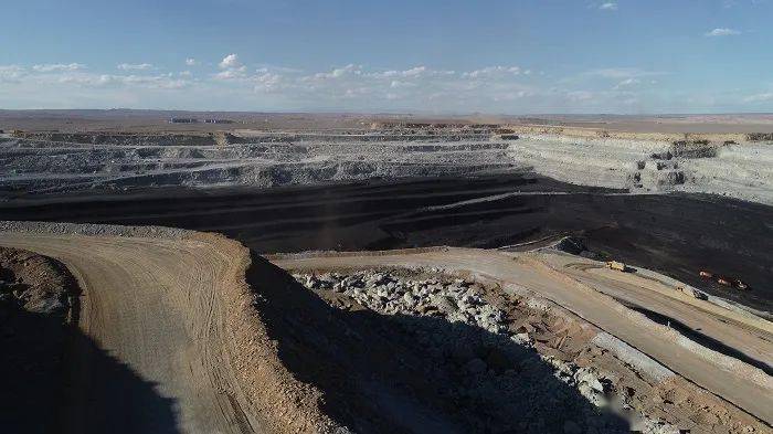 扎根白石湖戈壁煤海的广汇能源人