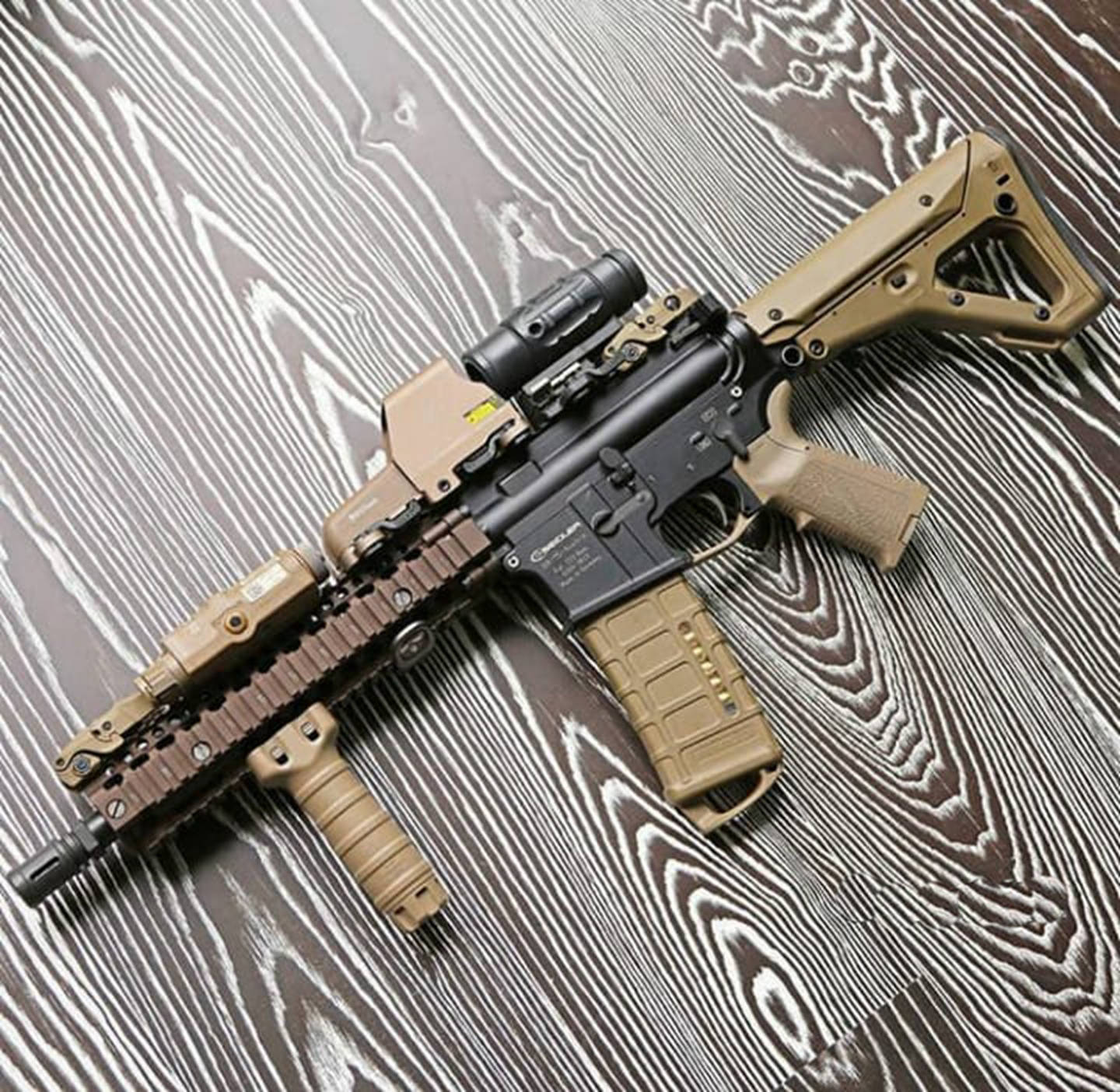 轻武器欣赏这么多漂亮的枪械对军迷来说就是毒药