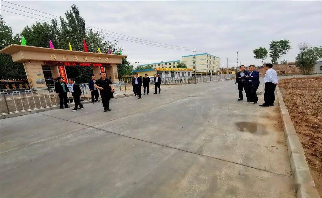 靖远县人大代表调查刘川镇人居环境整治工作