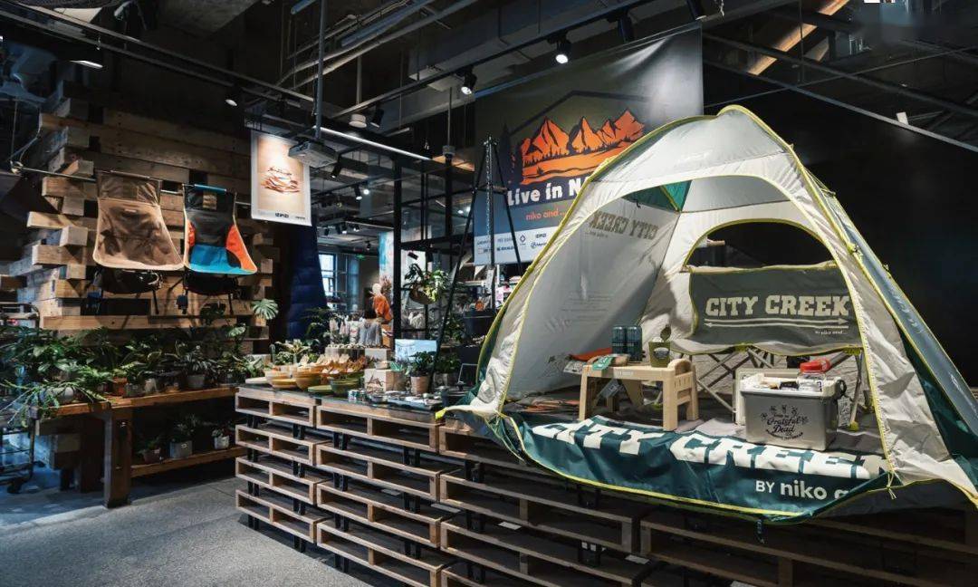 上海一场为期两个月的「室内露营活动」