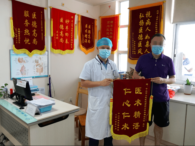 术前术后对比图▼李潮仙副主任医师擅长胃肠镜下检查,治疗和各类肛肠