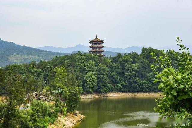 隨著時間的過去,漢中旅遊景點雨後春筍般的崛起,南湖逐漸淡出人媚的