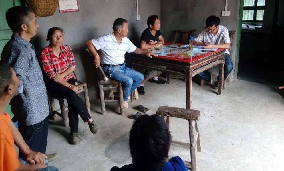 放下"架子",让群众打开"话匣子"