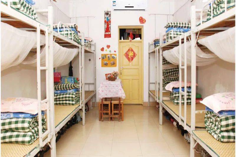 学生宿舍室内篮球场学校游泳池塑胶跑道运动场图书馆资助政策我校建立