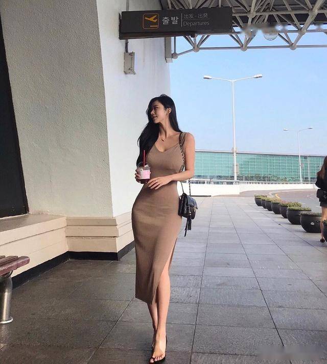 真人版娜美,1米7时尚博主包臀裙展现双s曲线_好身材
