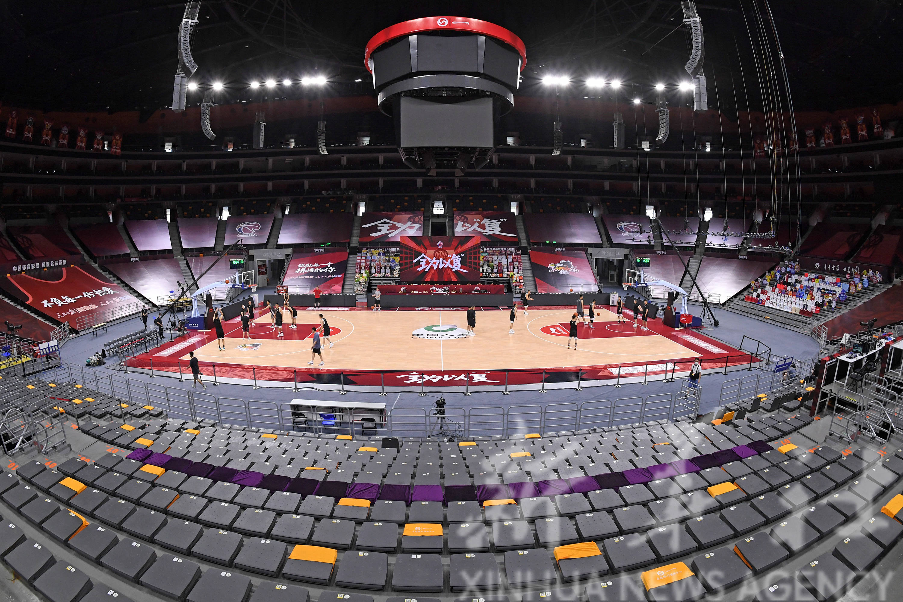 篮球职业联赛(cba)将于6月20日复赛,将以赛会制空场比赛的方式在青岛