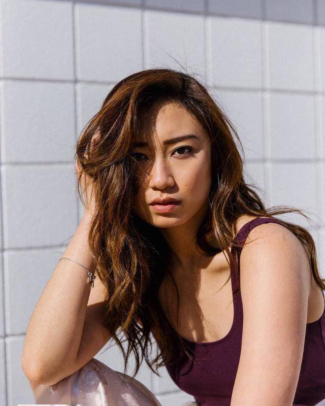 58岁tvb型男坚持拍戏只因热爱 女儿进军国际不想靠关系_苗彤