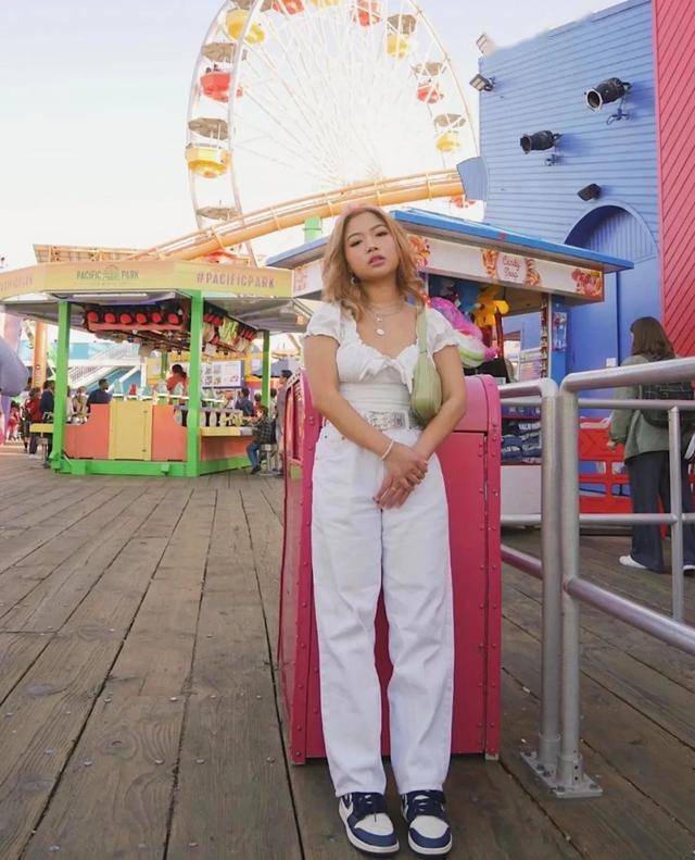 Rich Brian有了辣妹女友，我来收留心碎网友_Tey