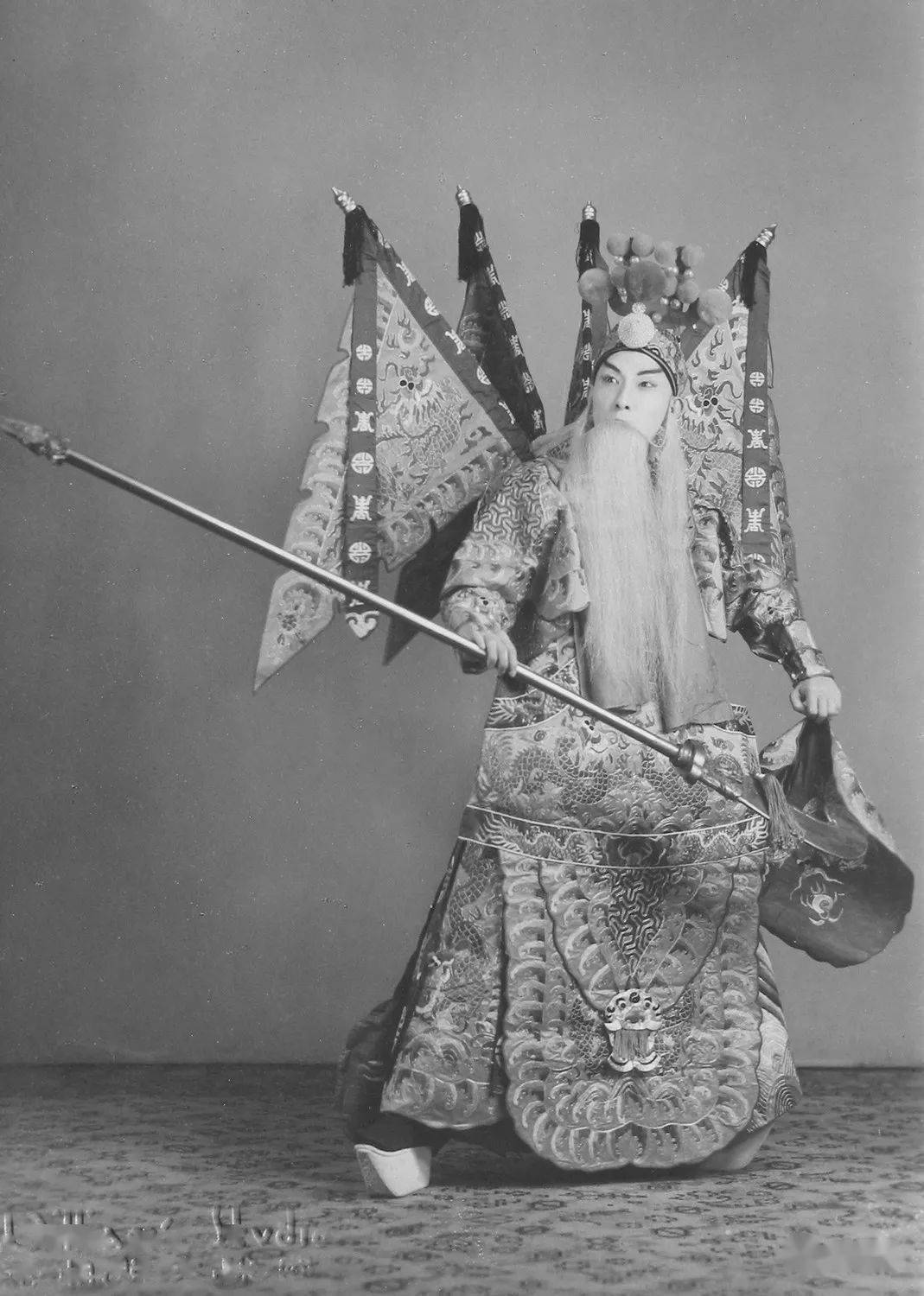 李洪春谈靠把老生戏定军山的表演