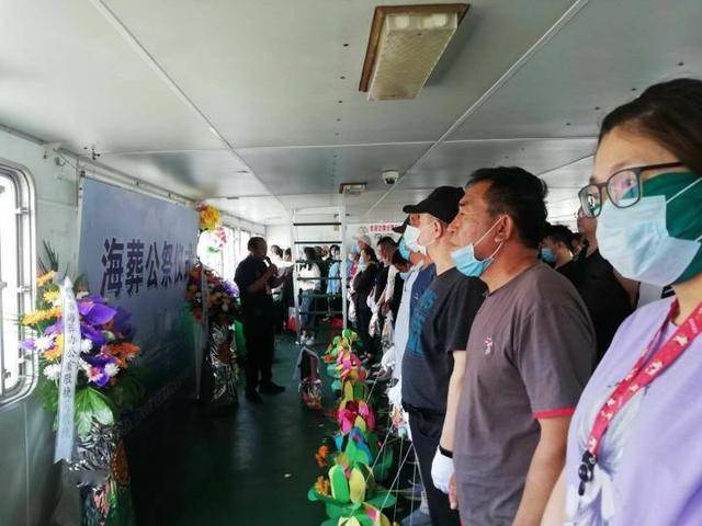 营口市举行第49次海葬活动