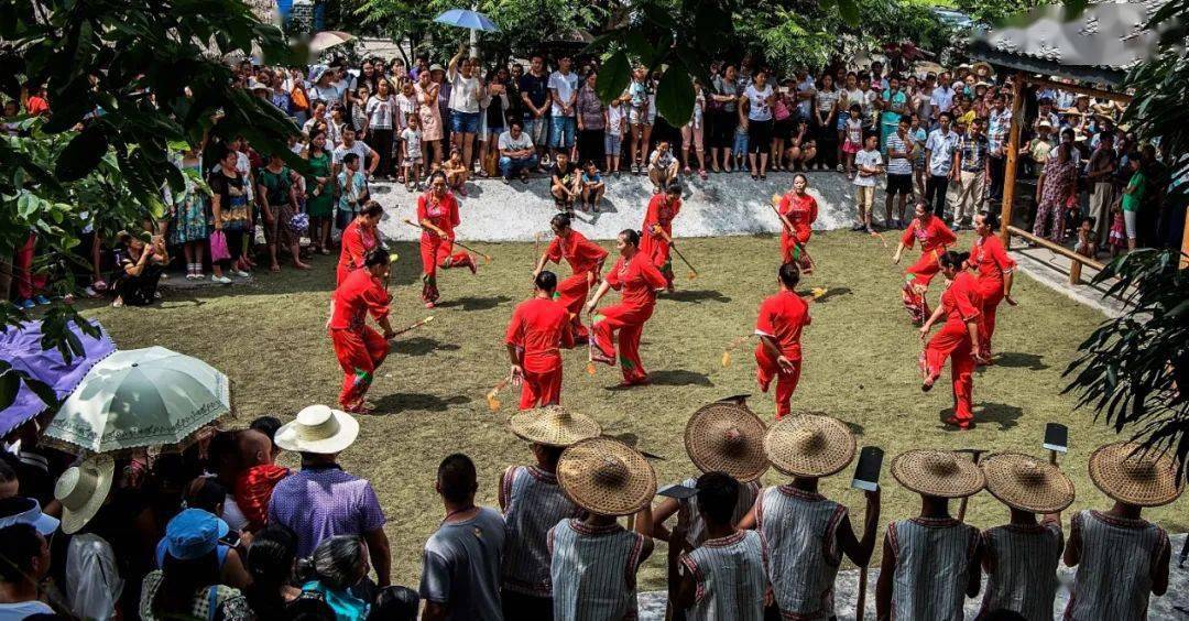 资料图片"城口钱棍舞"分为慢板,中速,快板三种不同音乐形式.