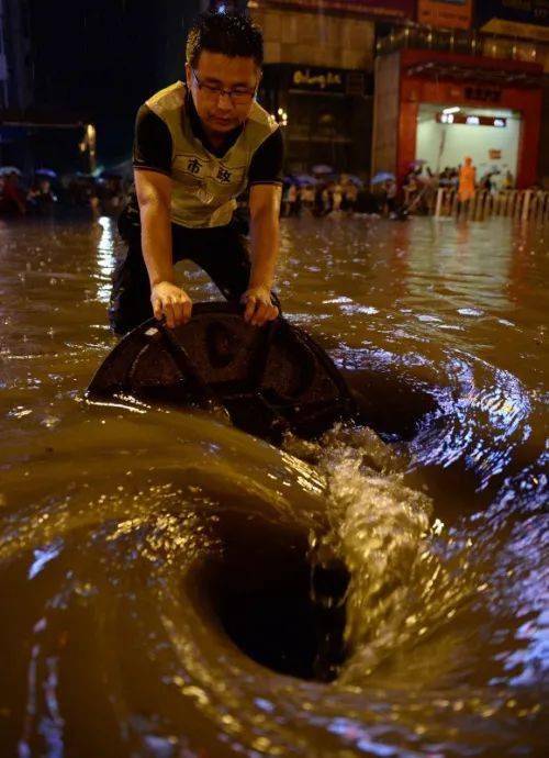 北京及其周邊地區遭遇61年以來最強暴雨洪澇災害, 一車主溺亡於廣渠門