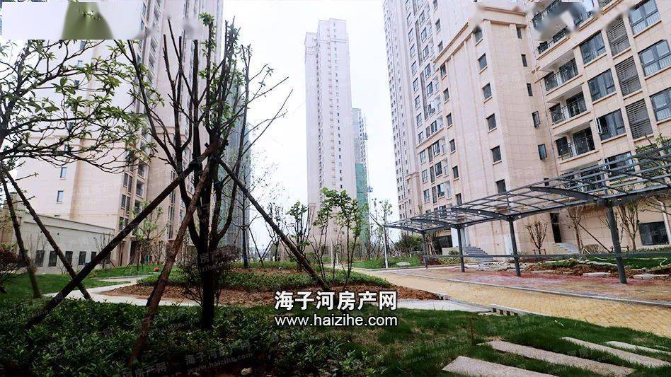 停车棚实拍而项目一期的园林绿化也即将完美呈现银湖城楼栋标示图三期