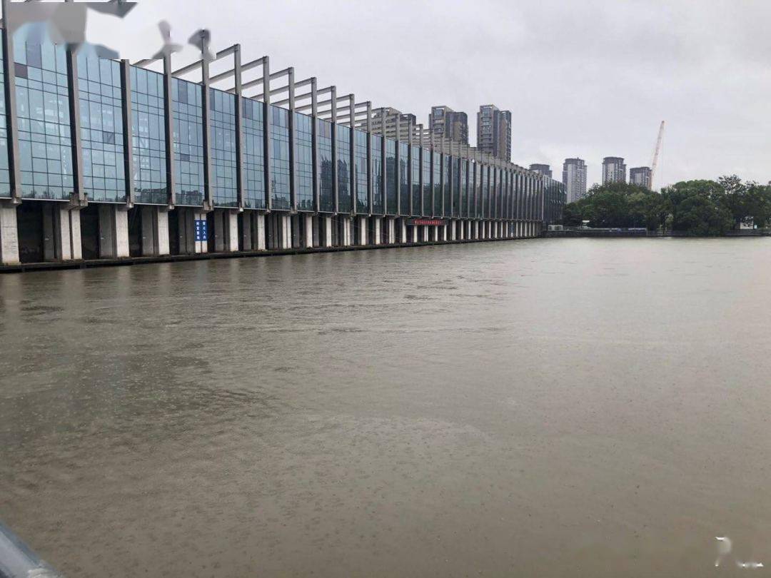 目前,全市大中型水库超汛限3座,小一,小二水库超汛限43座;32座大中型