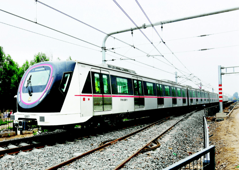 地铁2号线首列地铁正在紧张调试,确保如期通车运行!