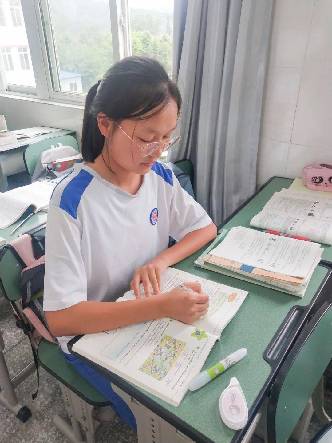 眉山2名同学获宋庆龄奖学金