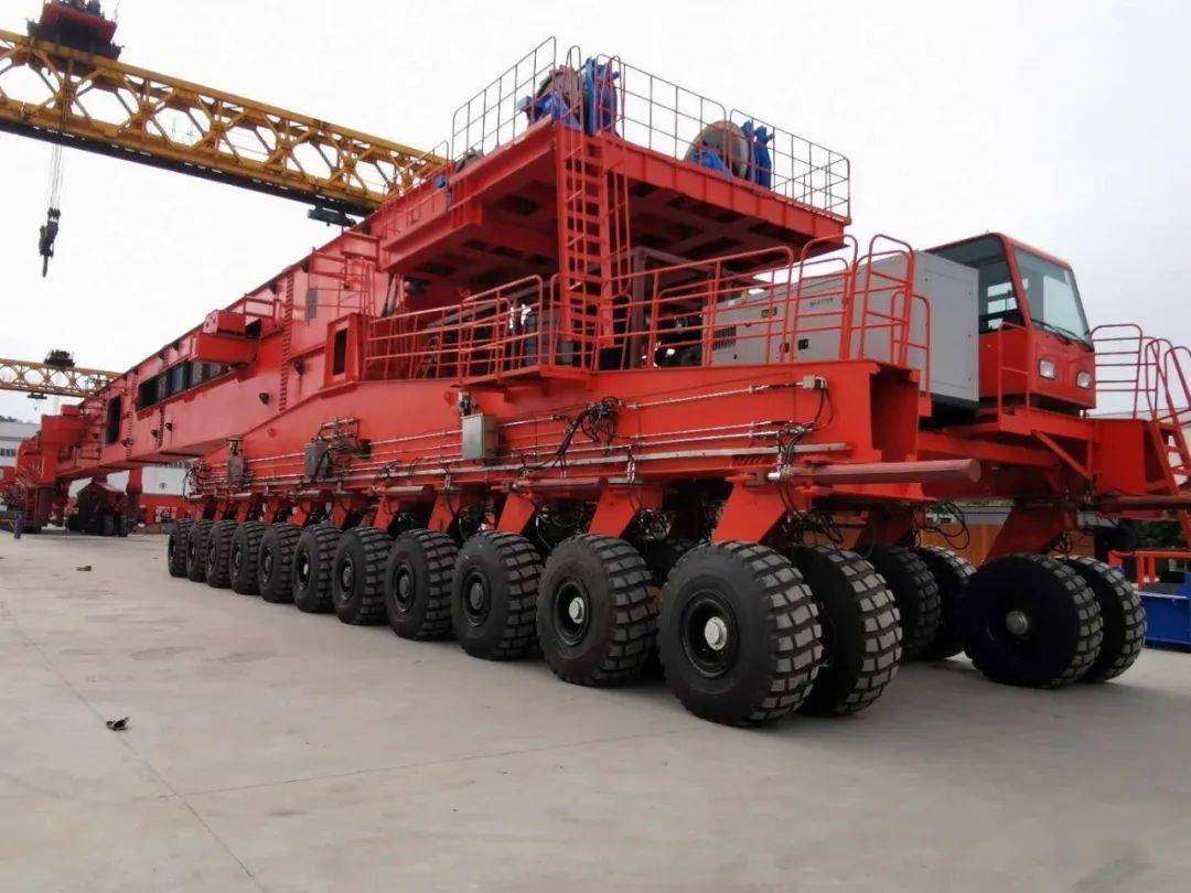 图为汉江重工制造基地调试现场图为福厦湄洲湾首架现场高铁架桥机分为