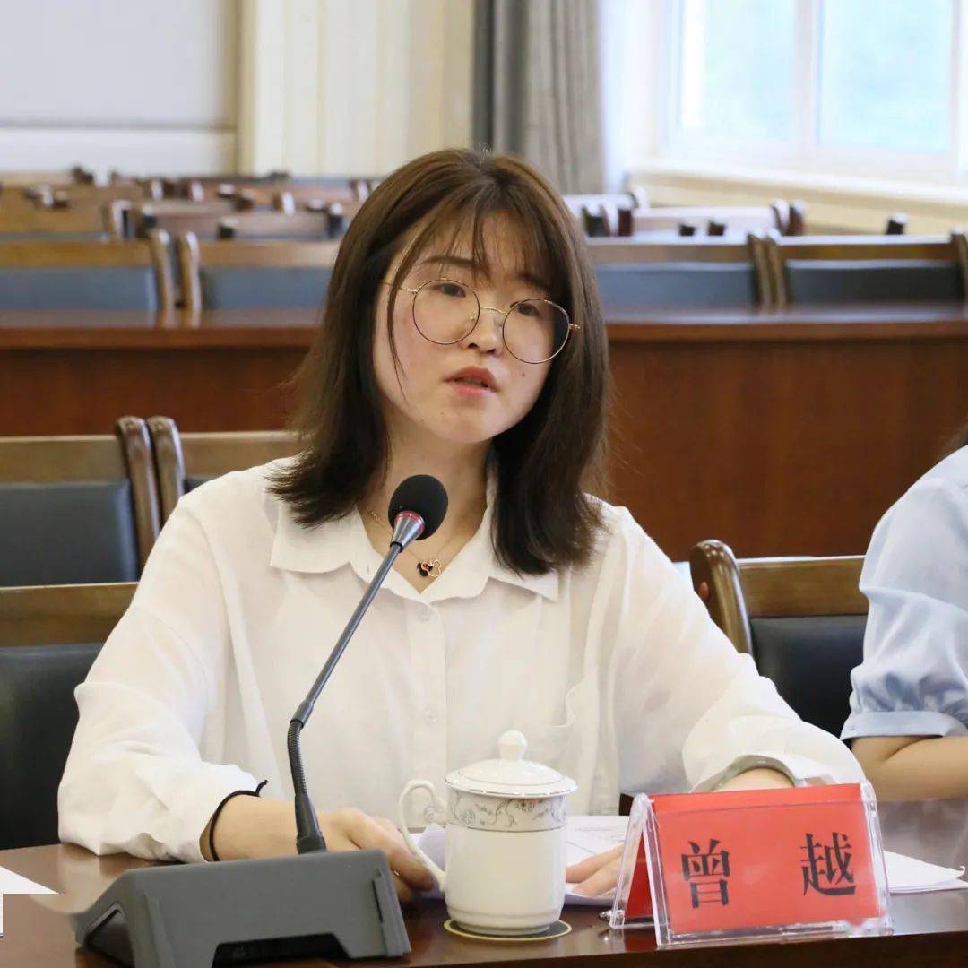 俞秉兰同志对沿滩区"一站两联"工作表示肯定,并对发言青年的建议一一