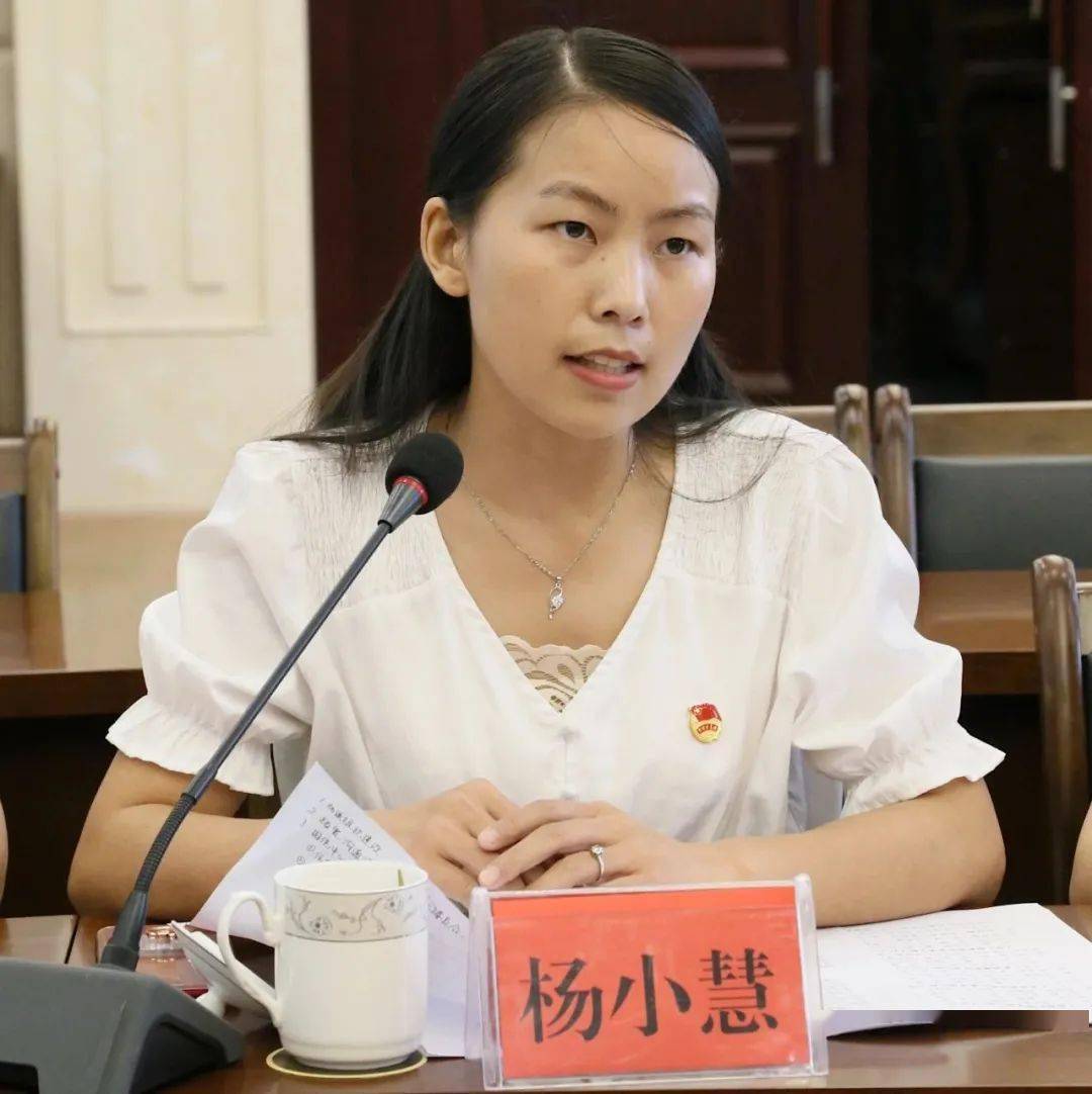 俞秉兰同志对沿滩区"一站两联"工作表示肯定,并对发言青年的建议一一