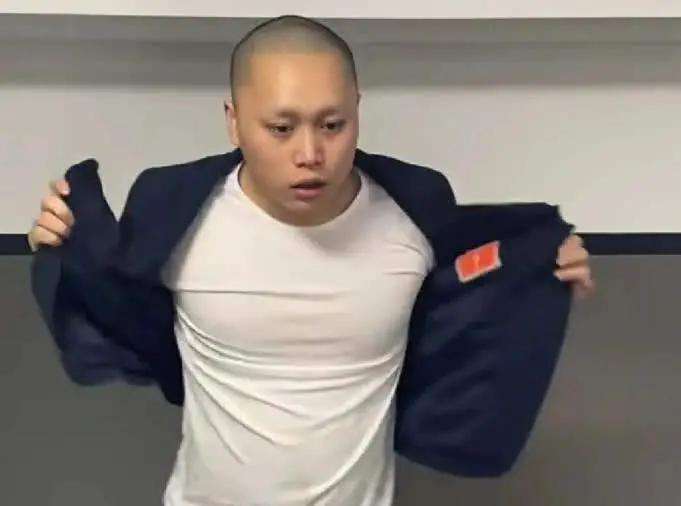 刘二狗直播说辛巴好话引来各种揣测_散打