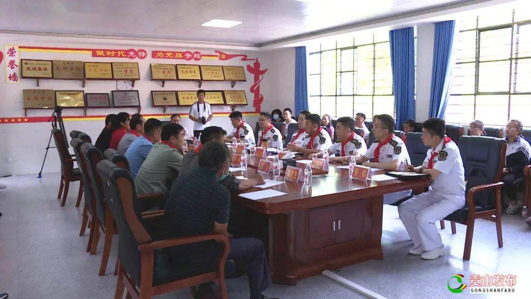 东部战区海军保障部部长赵光庆深入贡山县调研指导教育扶贫工作