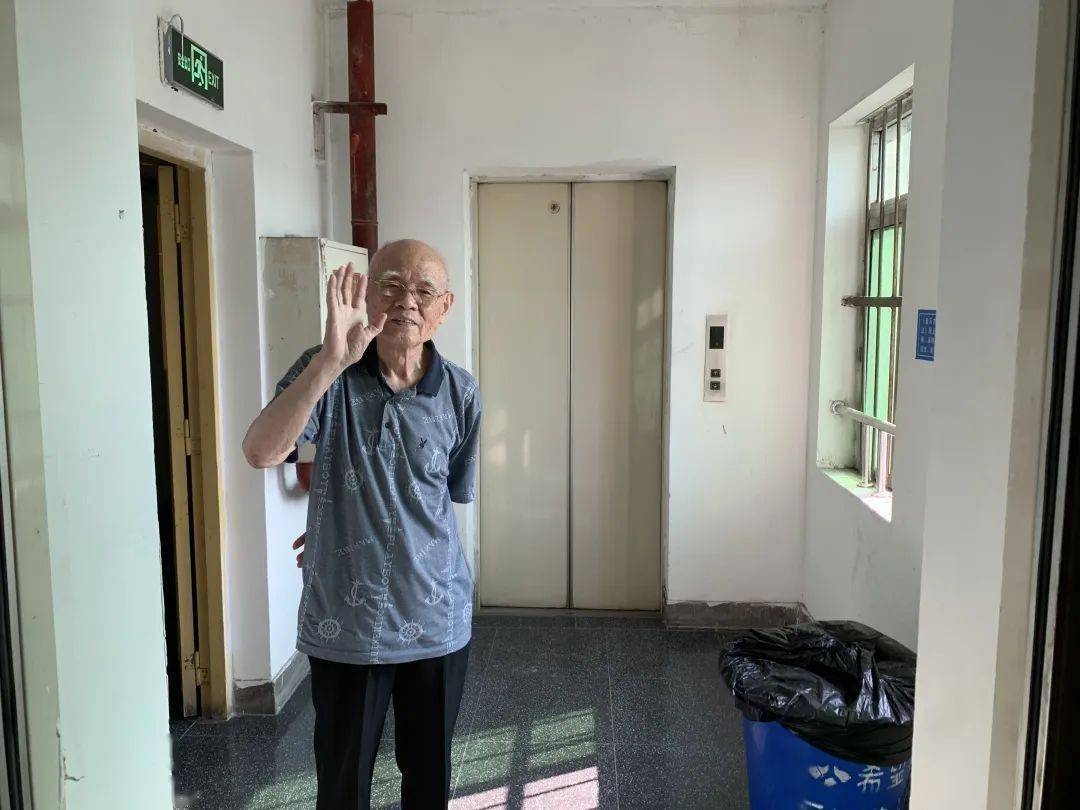 端午节前夕我院领导拜访肛肠界泰斗李雨农教授