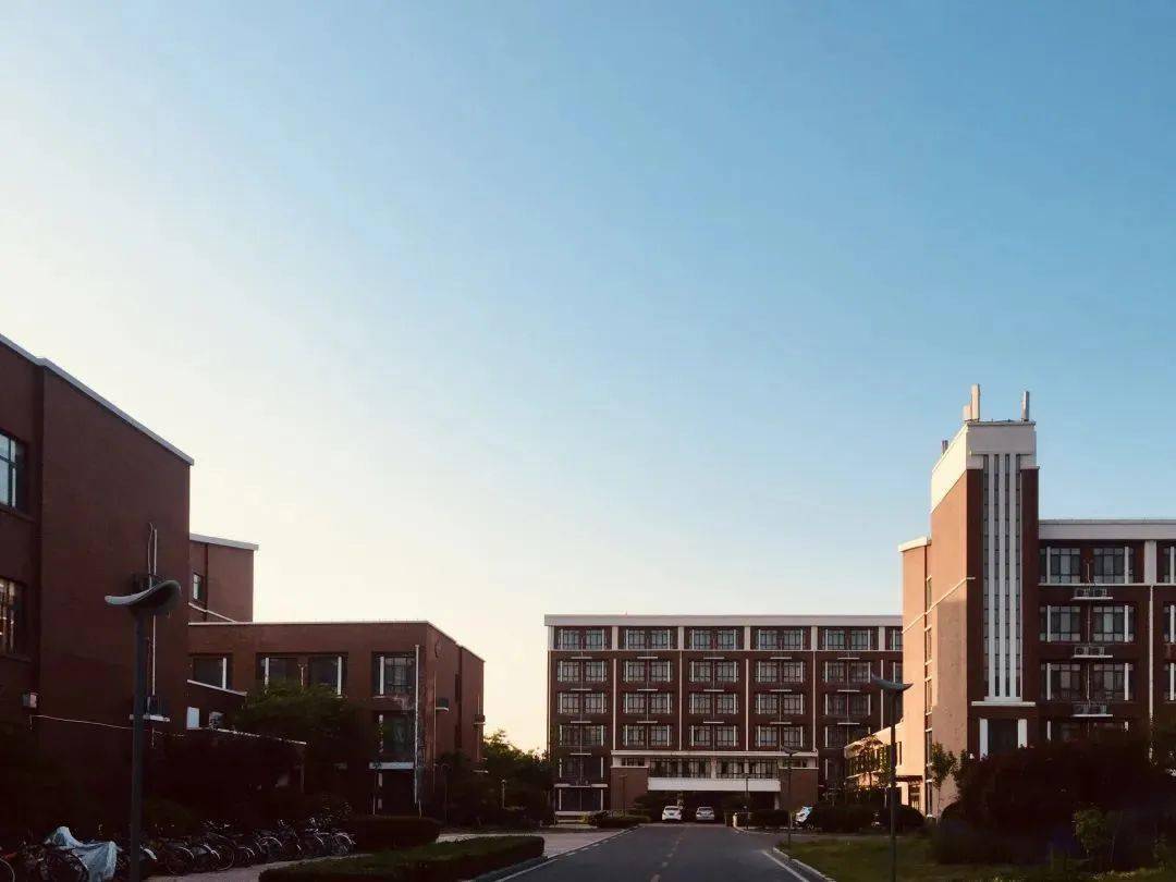 八段锦—齐鲁工业大学—来源 | 菏泽校区编审 | 盛霄