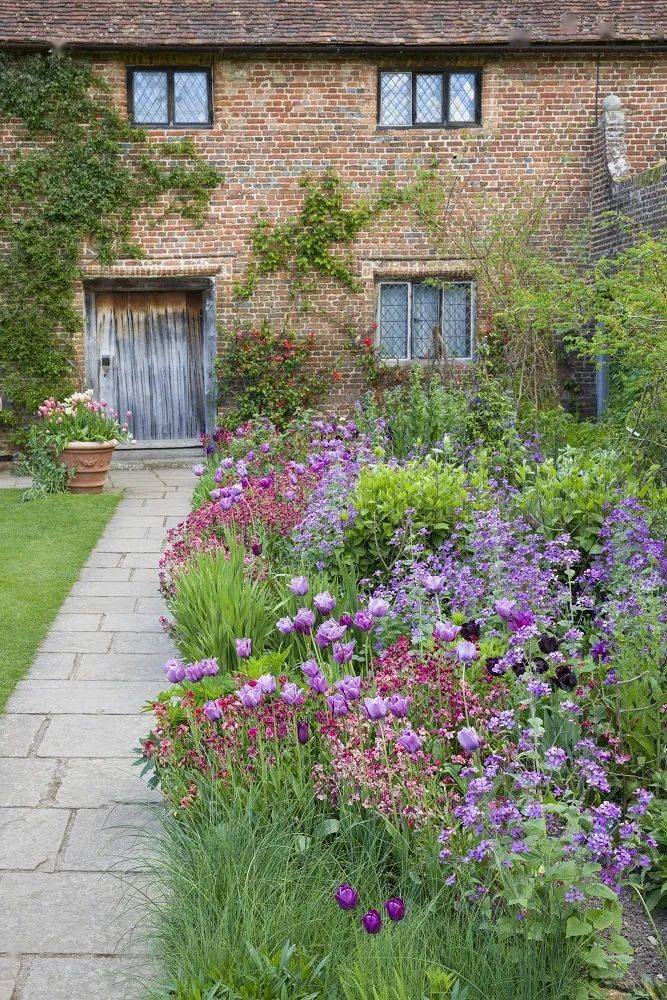 一个设计一个栽种夫妻协力打造的复古花园