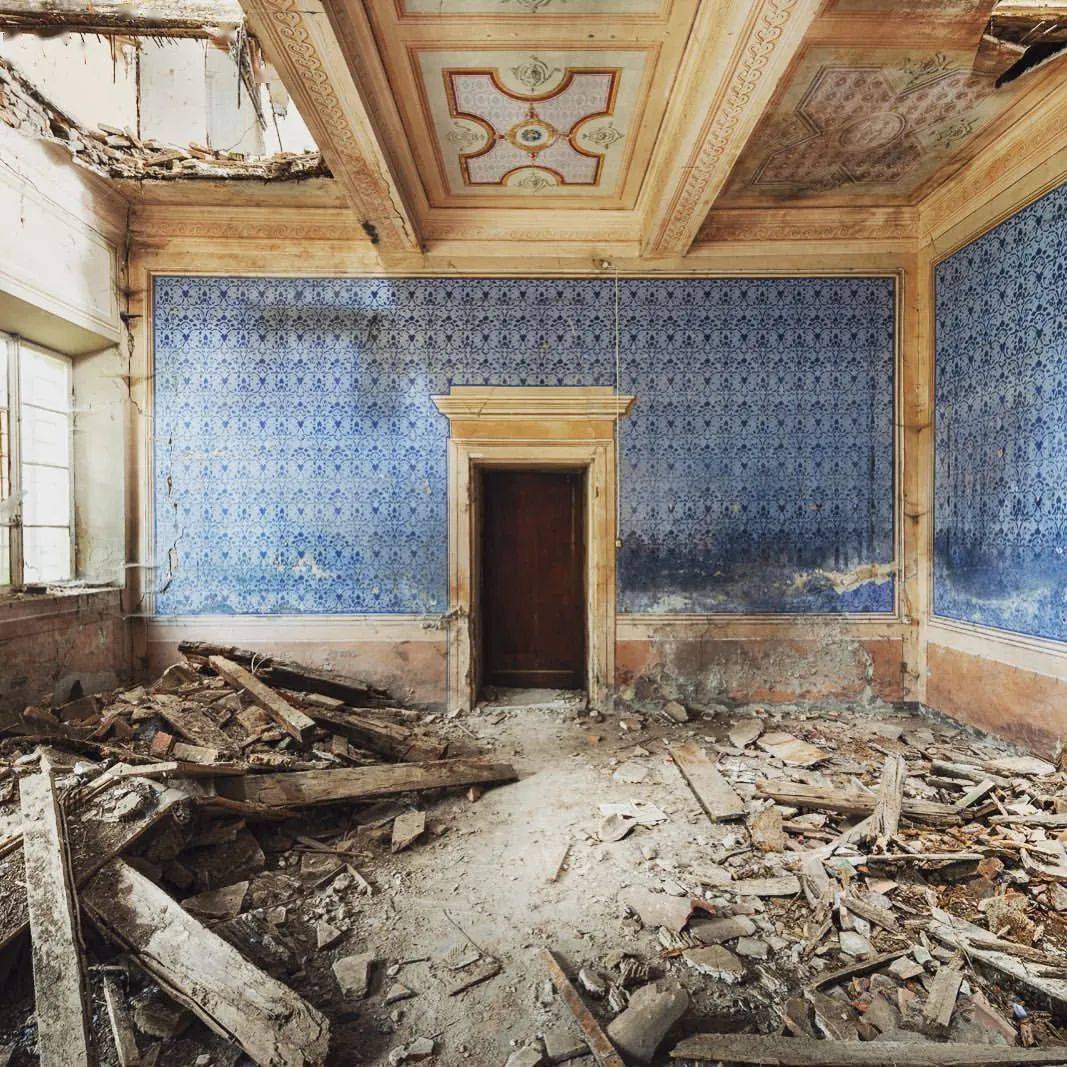 q:去各种废墟的时候,通常是一个人吗?a:其实并不建议独自进行探索.