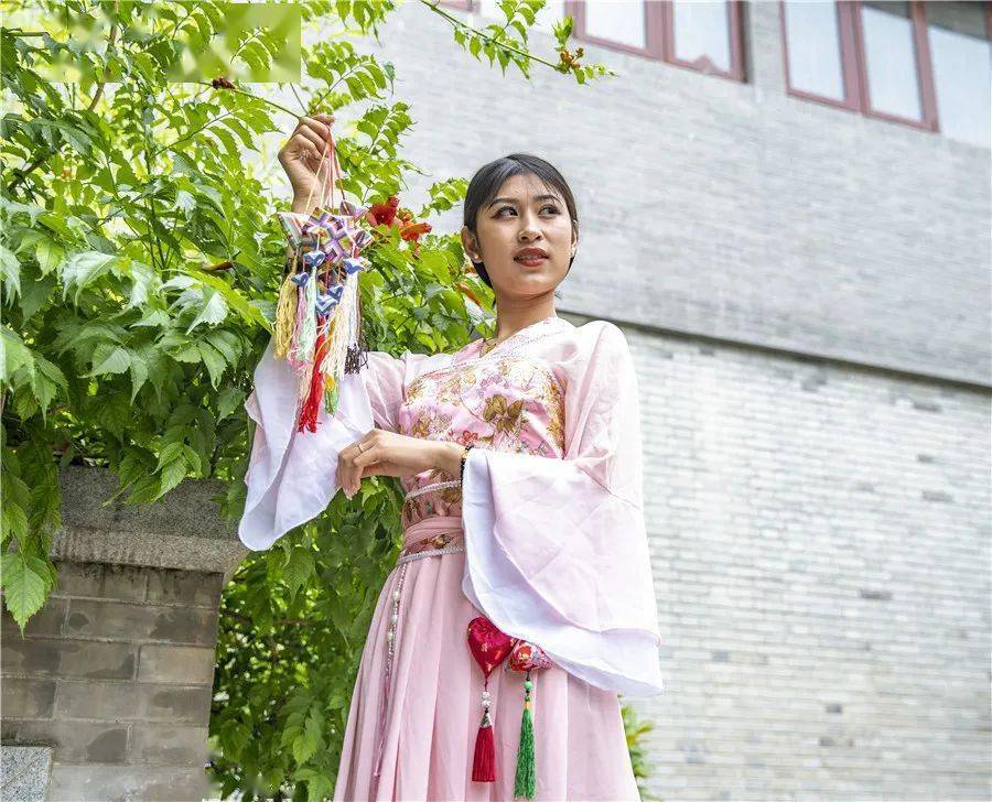 天水这两个美女要火一组摄影大片流出引起轰动